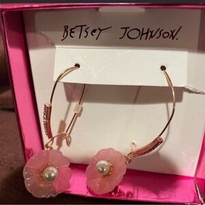 Betsey Johnson pink flower earrings (new)